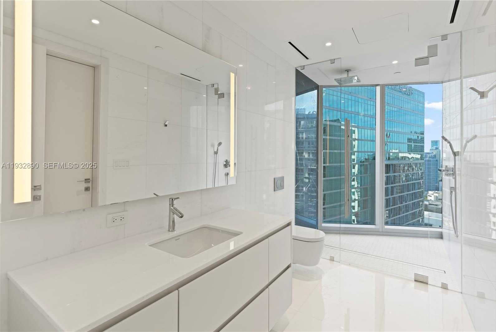 Small Image of 300 BISCAYNE BOULEVARD WAY #4007W, Miami Number 16