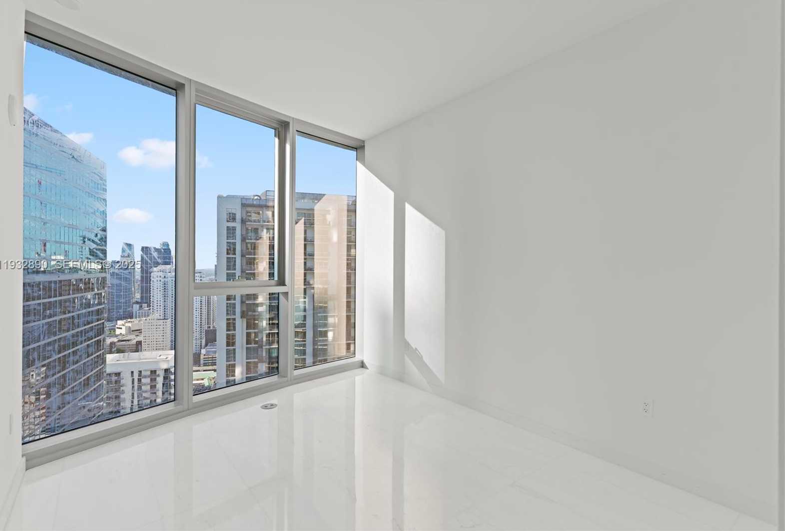 Small Image of 300 BISCAYNE BOULEVARD WAY #4007W, Miami Number 17
