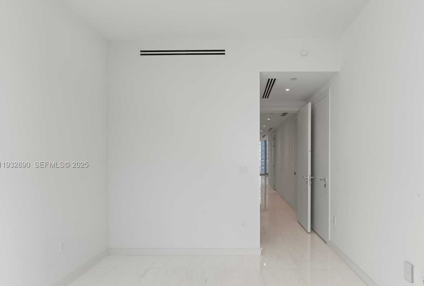 Small Image of 300 BISCAYNE BOULEVARD WAY #4007W, Miami Number 18