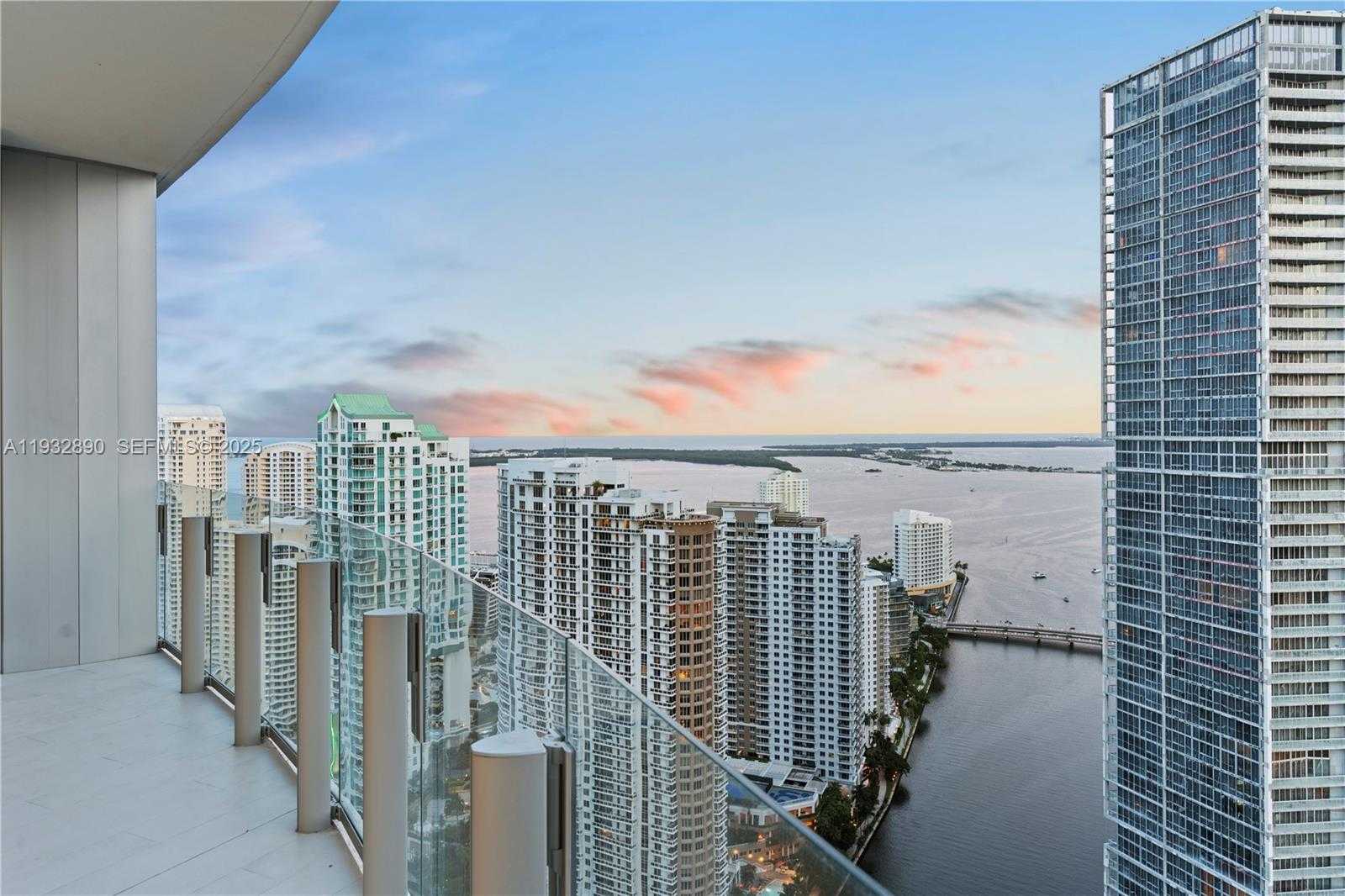 Small Image of 300 BISCAYNE BOULEVARD WAY #4007W, Miami Number 2