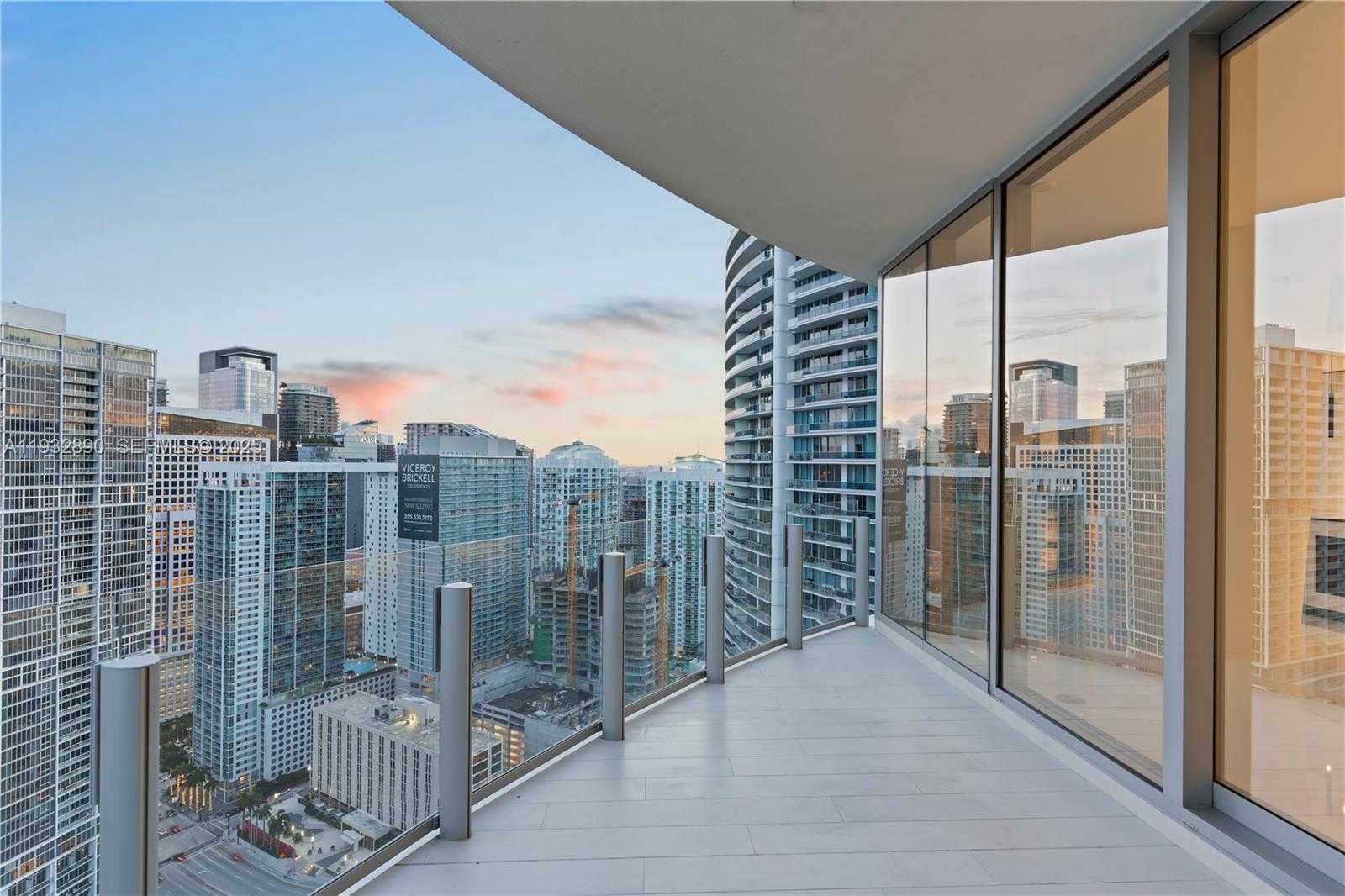 Small Image of 300 BISCAYNE BOULEVARD WAY #4007W, Miami Number 23
