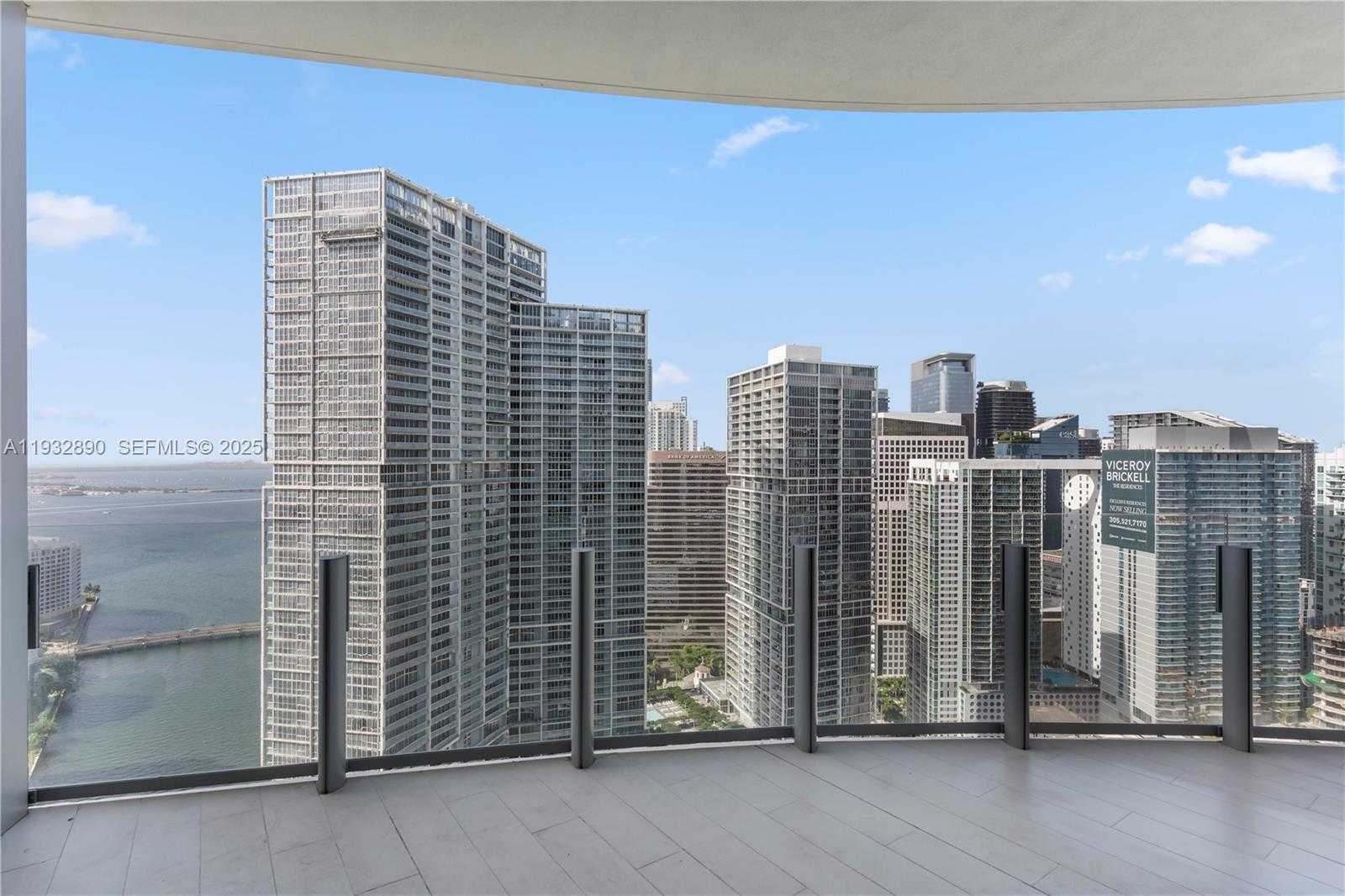 Small Image of 300 BISCAYNE BOULEVARD WAY #4007W, Miami Number 24