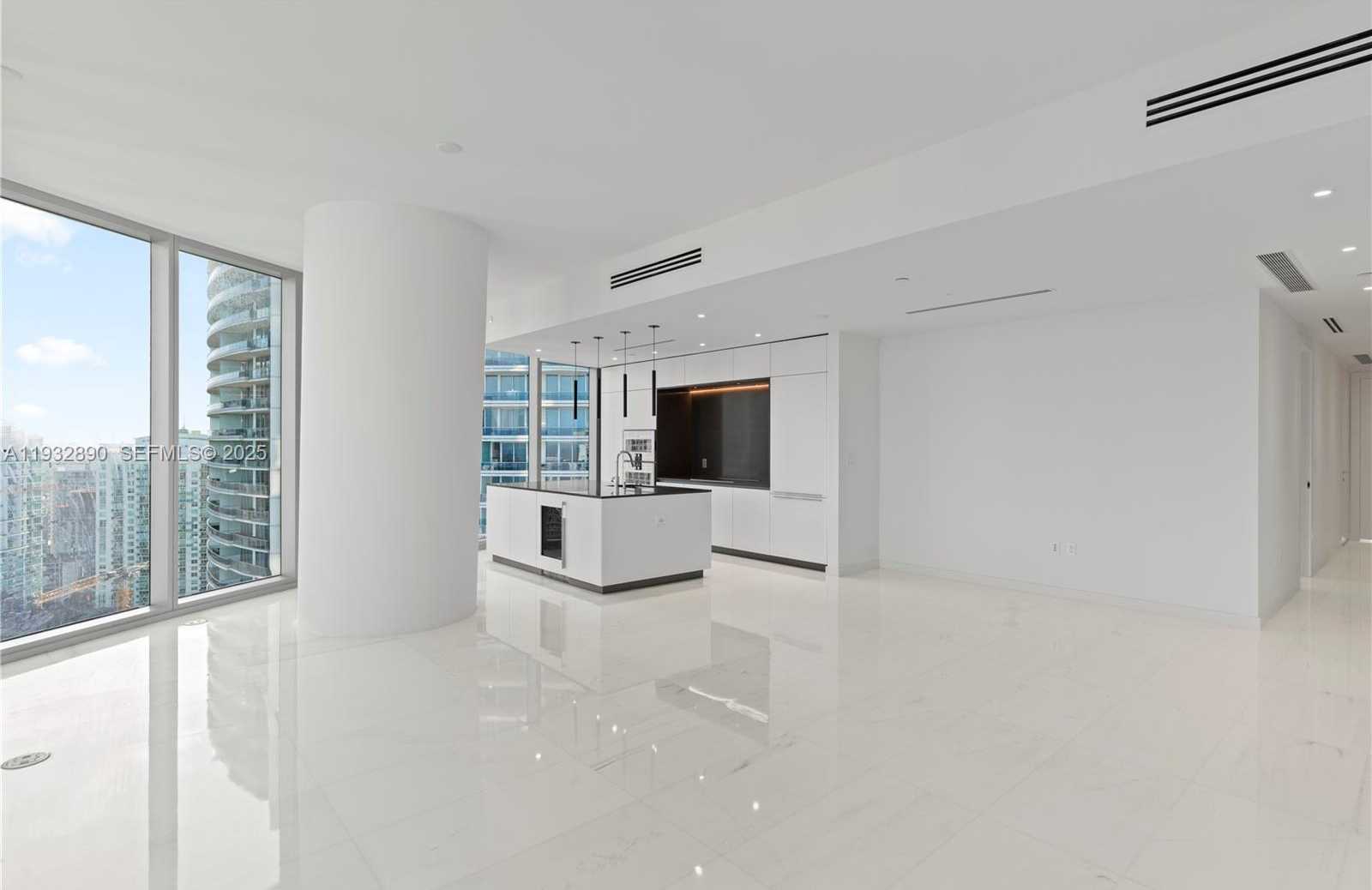 Small Image of 300 BISCAYNE BOULEVARD WAY #4007W, Miami Number 3