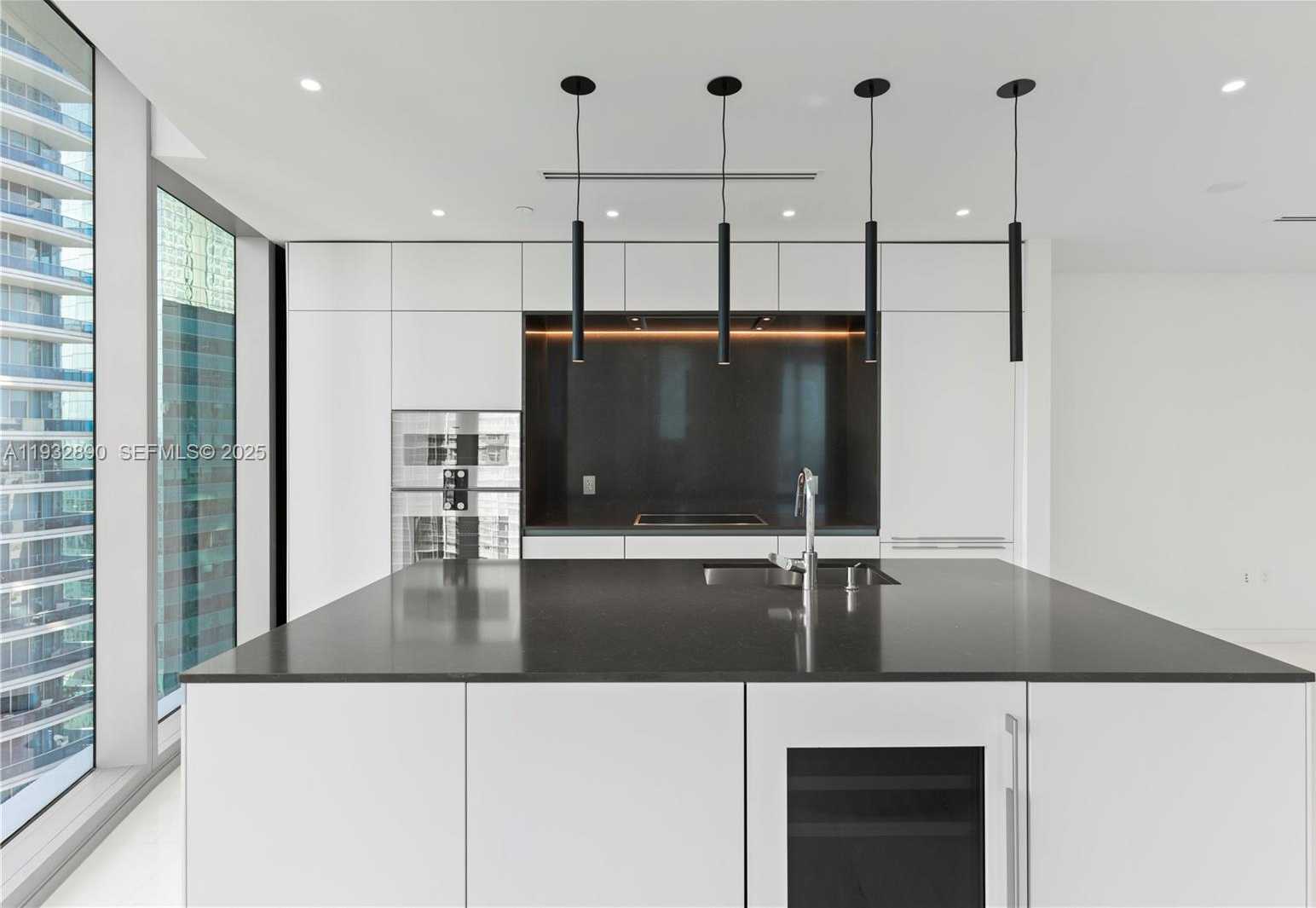 Small Image of 300 BISCAYNE BOULEVARD WAY #4007W, Miami Number 4