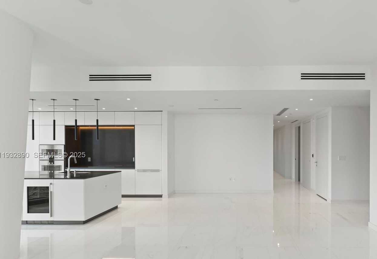 Small Image of 300 BISCAYNE BOULEVARD WAY #4007W, Miami Number 6