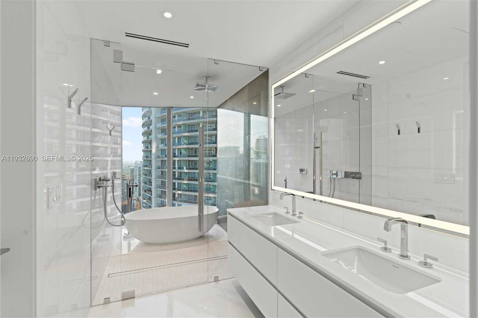 Small Image of 300 BISCAYNE BOULEVARD WAY #4007W, Miami Number 8