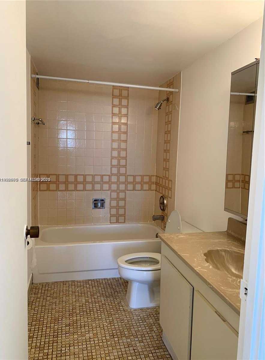 Small Image of 2500 PARKVIEW DR #1208, Hallandale Beach Number 10