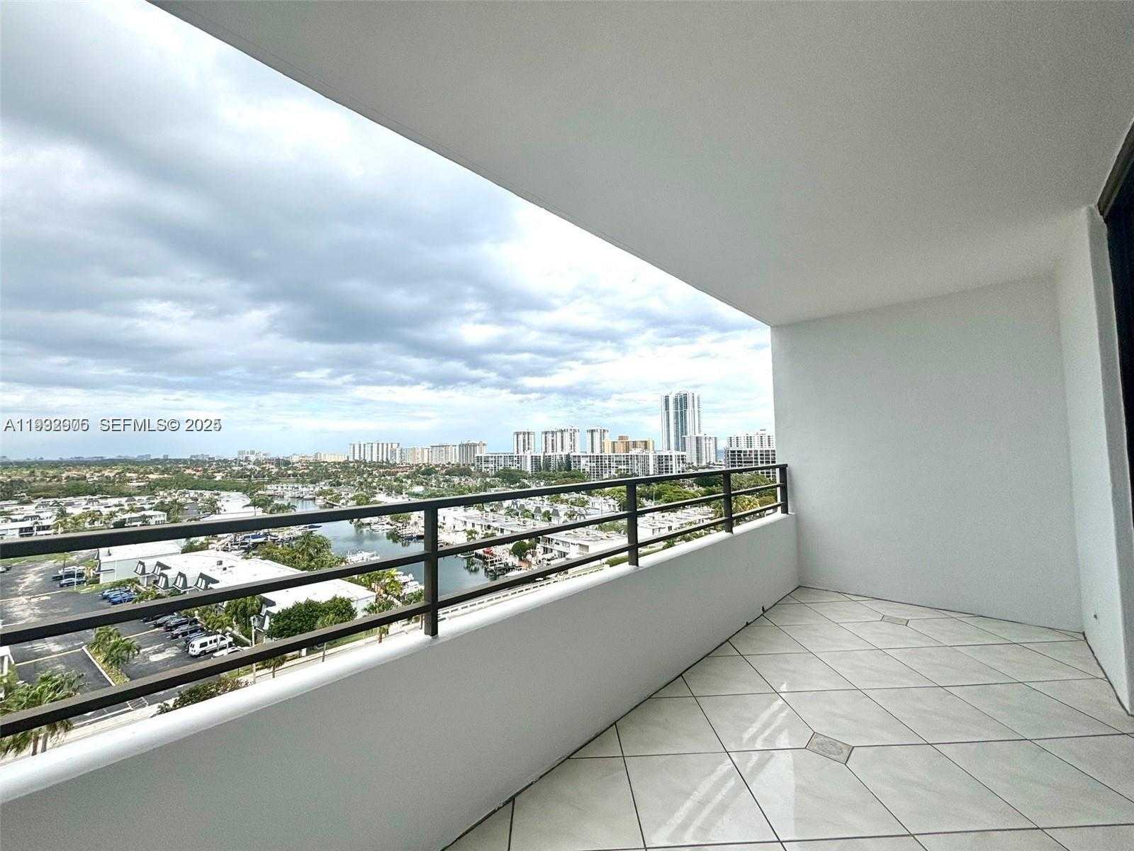 Small Image of 2500 PARKVIEW DR #1208, Hallandale Beach Number 2