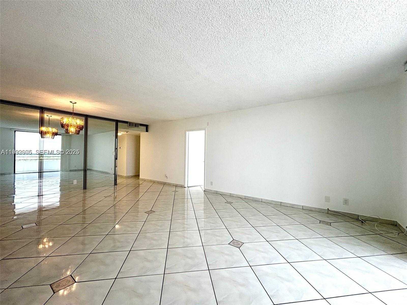 Small Image of 2500 PARKVIEW DR #1208, Hallandale Beach Number 5
