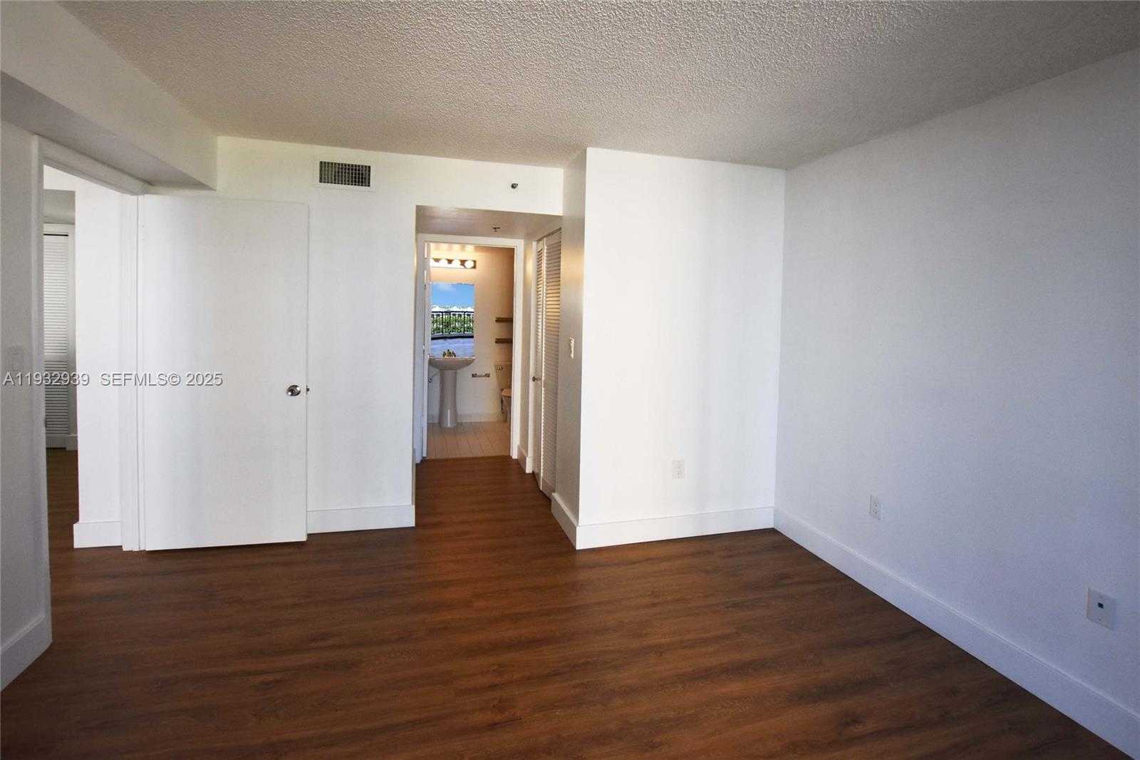 Small Image of 540 BRICKELL KEY DR #826, Miami Number 11