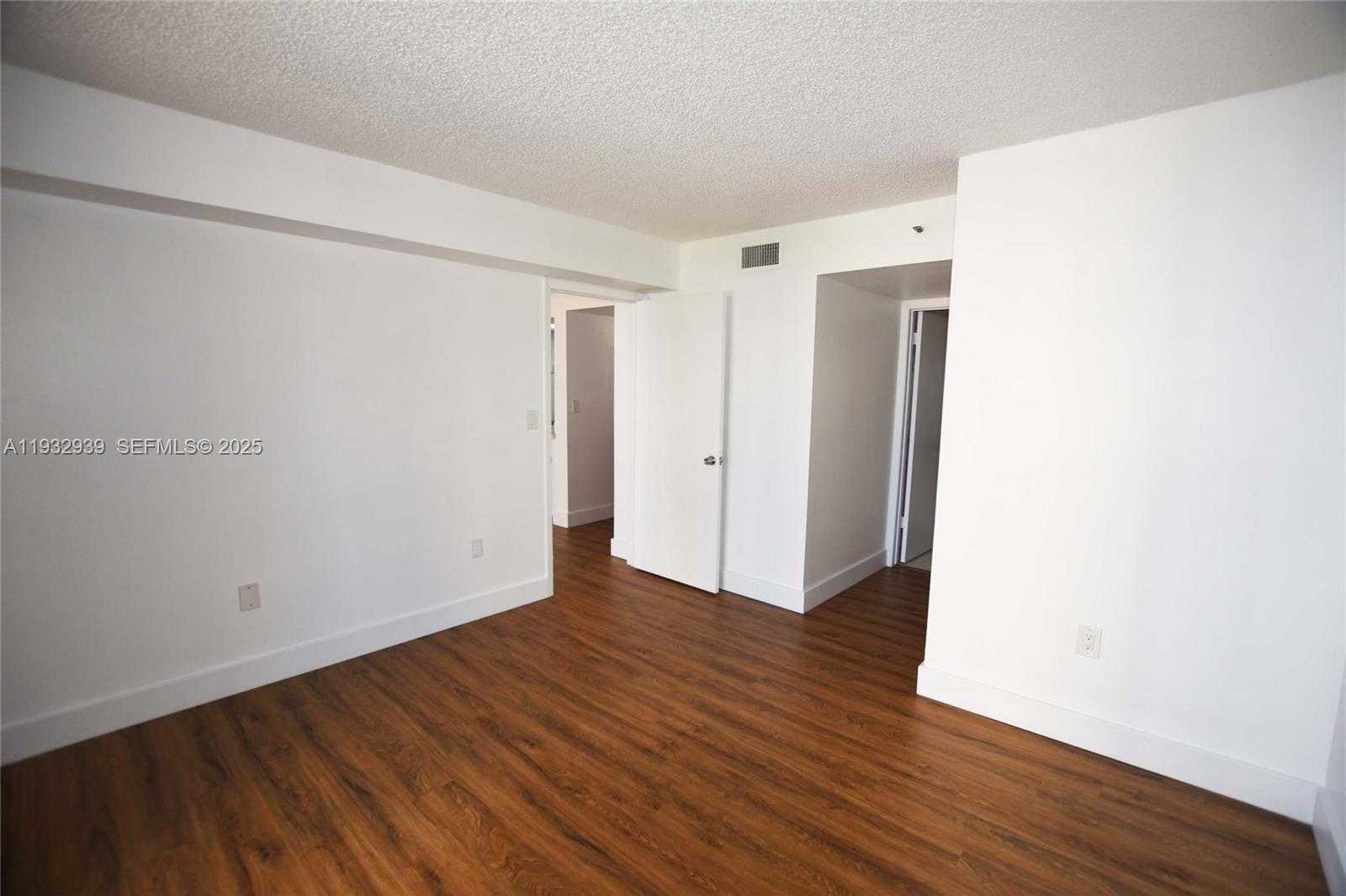 Small Image of 540 BRICKELL KEY DR #826, Miami Number 12