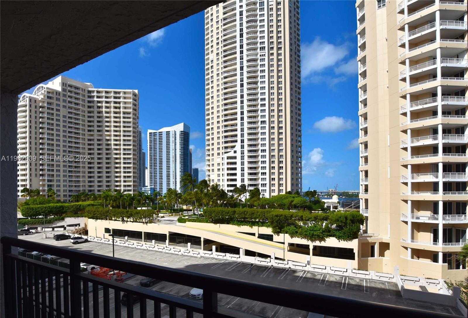 Small Image of 540 BRICKELL KEY DR #826, Miami Number 15