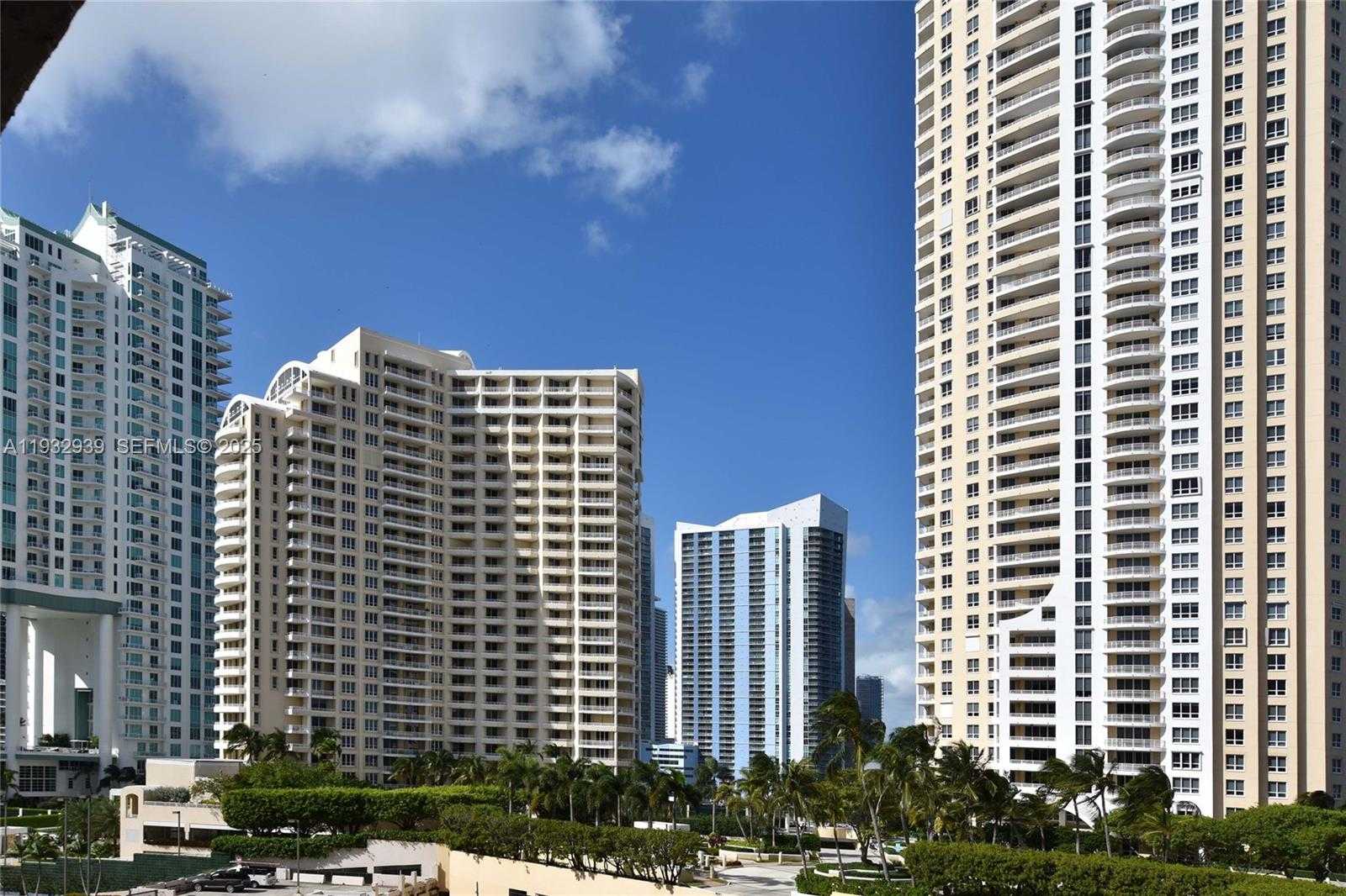 Small Image of 540 BRICKELL KEY DR #826, Miami Number 17