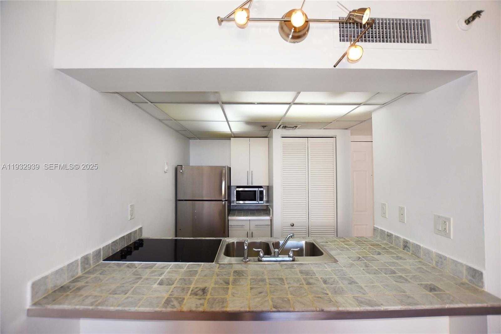 Small Image of 540 BRICKELL KEY DR #826, Miami Number 6