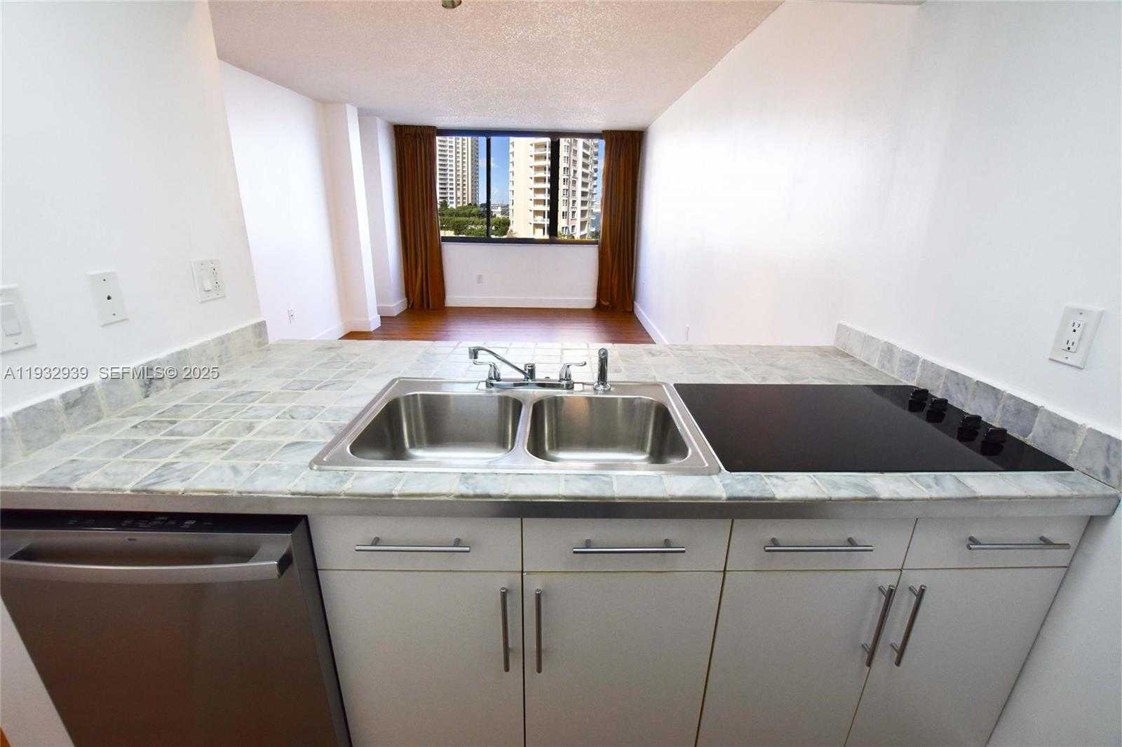 Small Image of 540 BRICKELL KEY DR #826, Miami Number 7