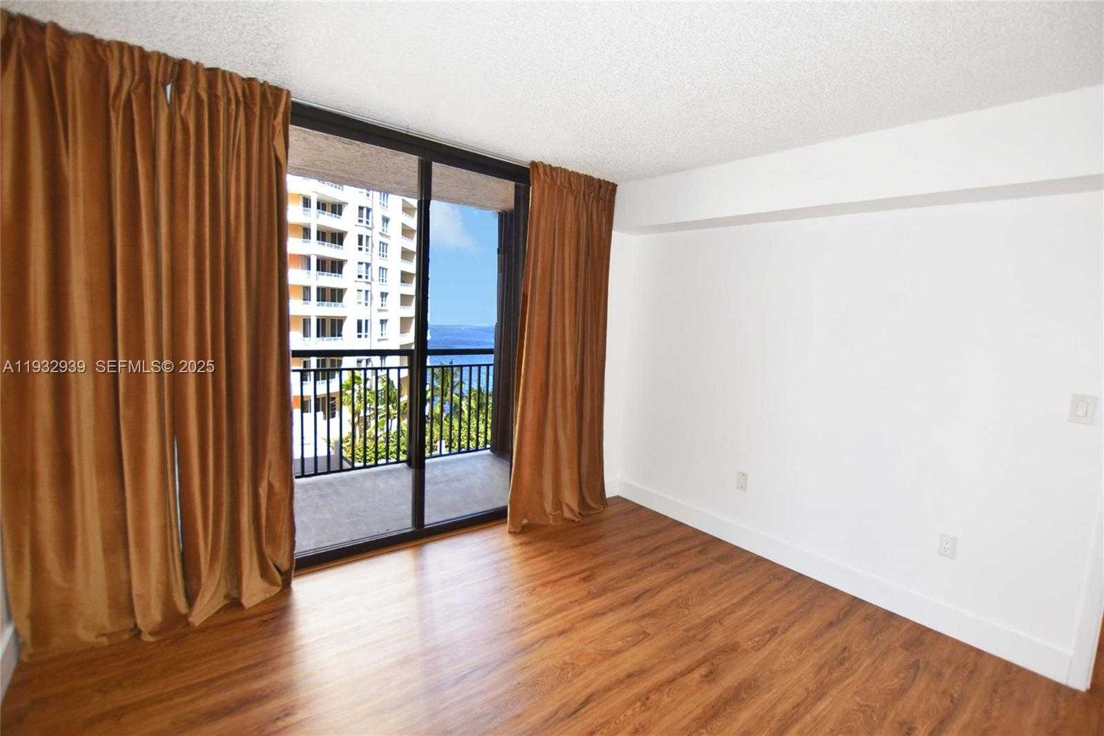 Small Image of 540 BRICKELL KEY DR #826, Miami Number 9