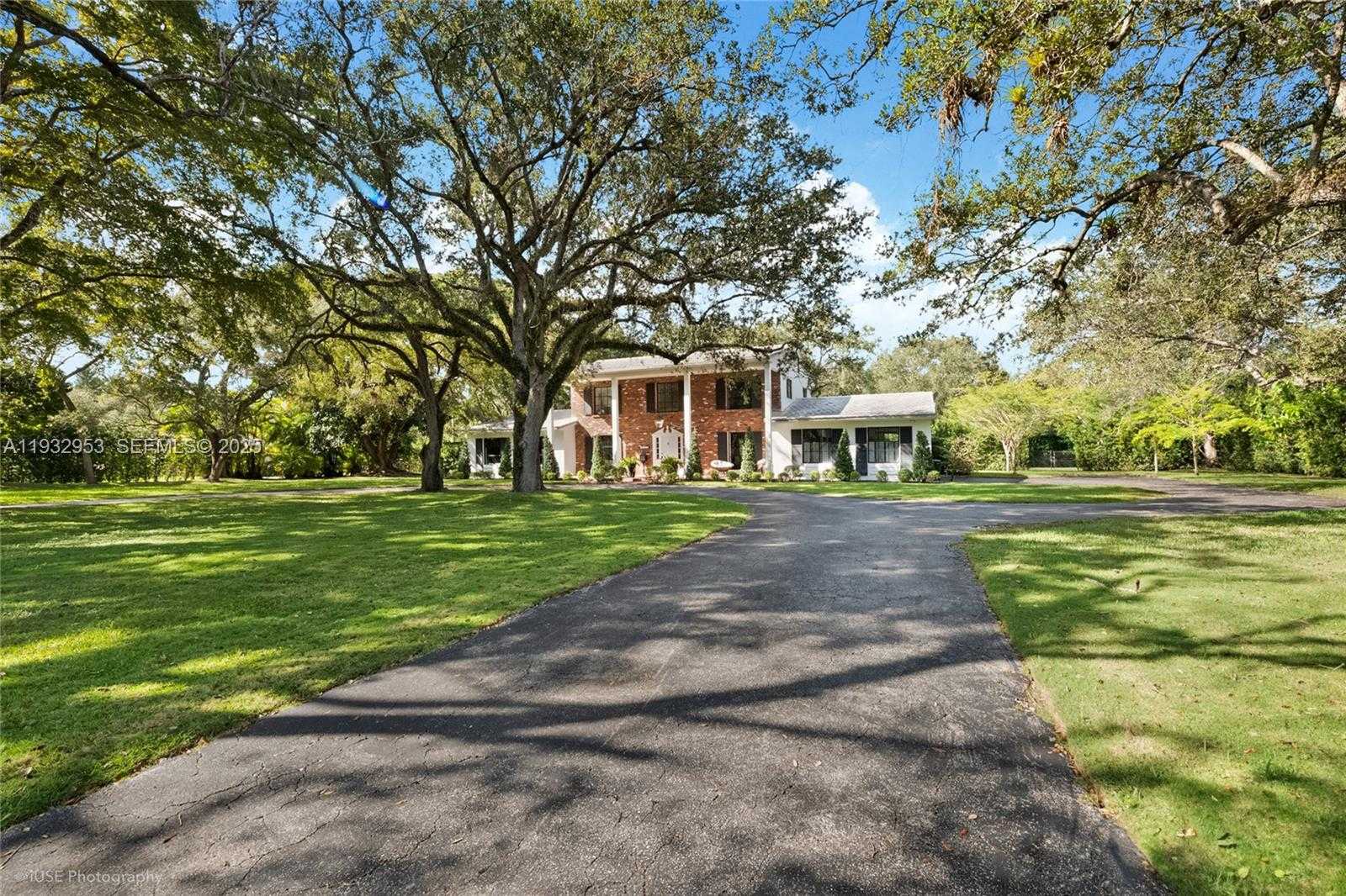 Small Image of 10700 OLD CUTLER RD, Coral Gables Number 2