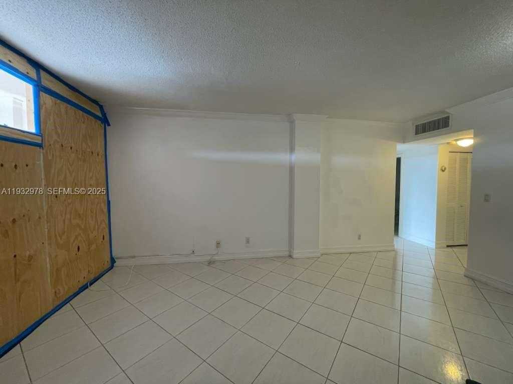 Small Image of 1455 NORTH TREASURE DR #4L, North Bay Village Number 19