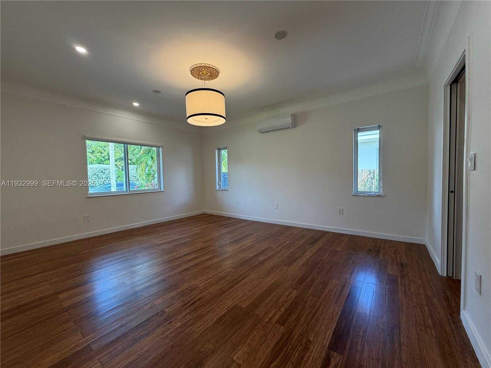 Small Image of 621 WEST DILIDO DR, Miami Beach Number 12