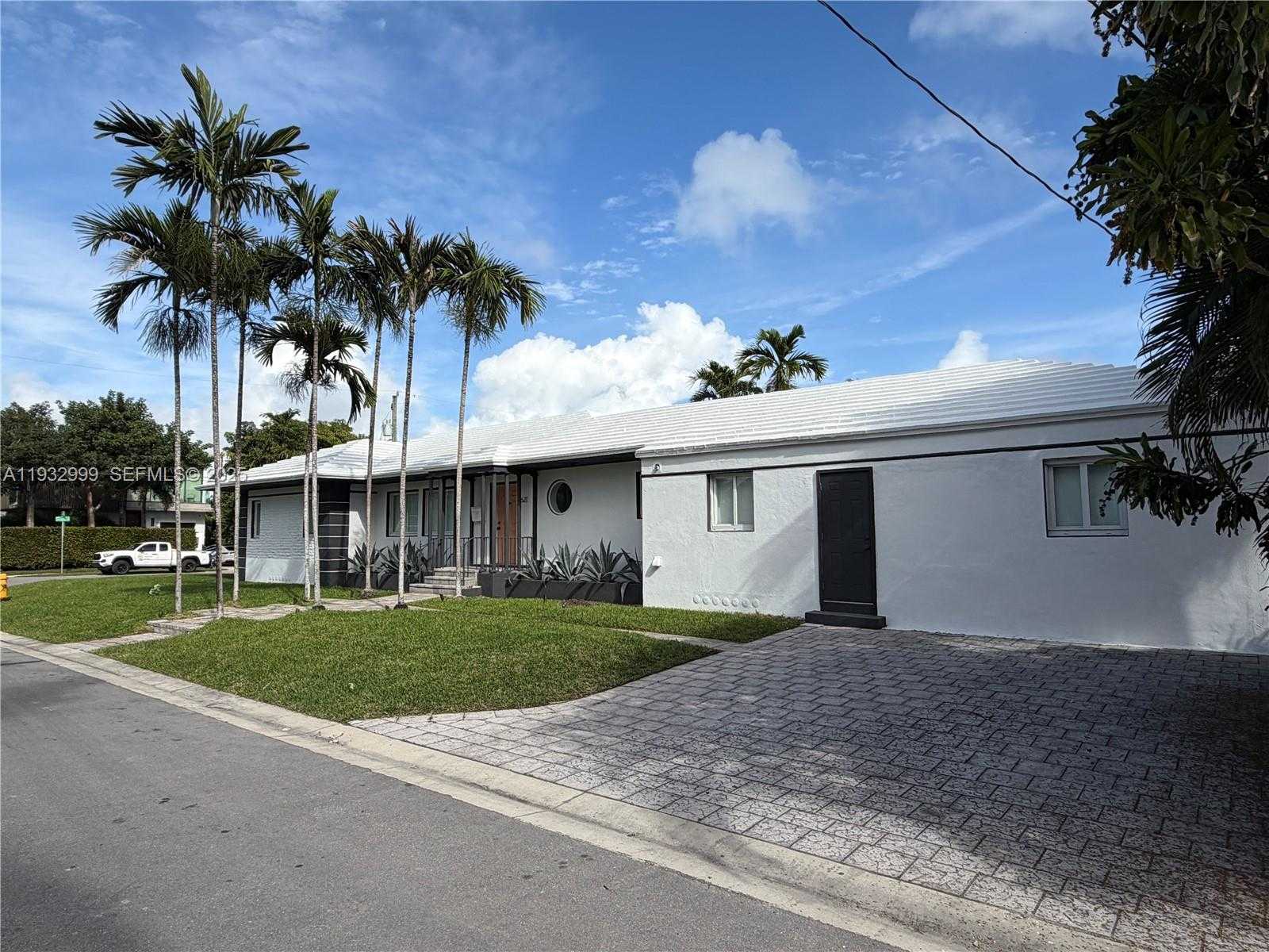 Small Image of 621 WEST DILIDO DR, Miami Beach Number 2