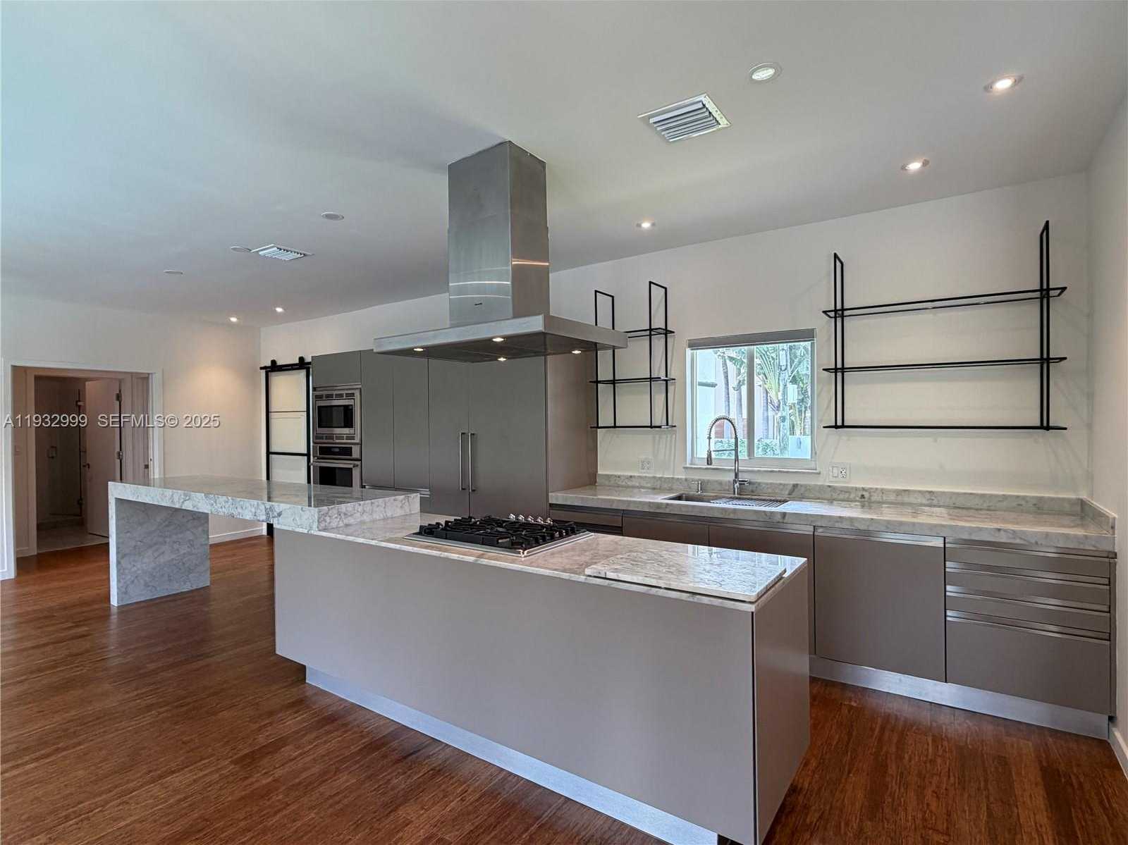 Small Image of 621 WEST DILIDO DR, Miami Beach Number 3