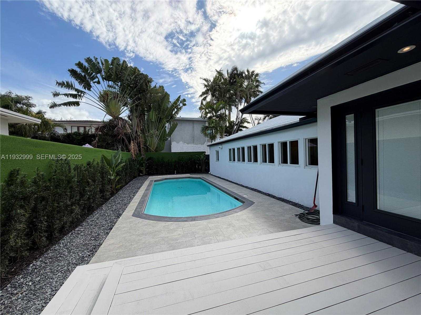 Small Image of 621 WEST DILIDO DR, Miami Beach Number 30