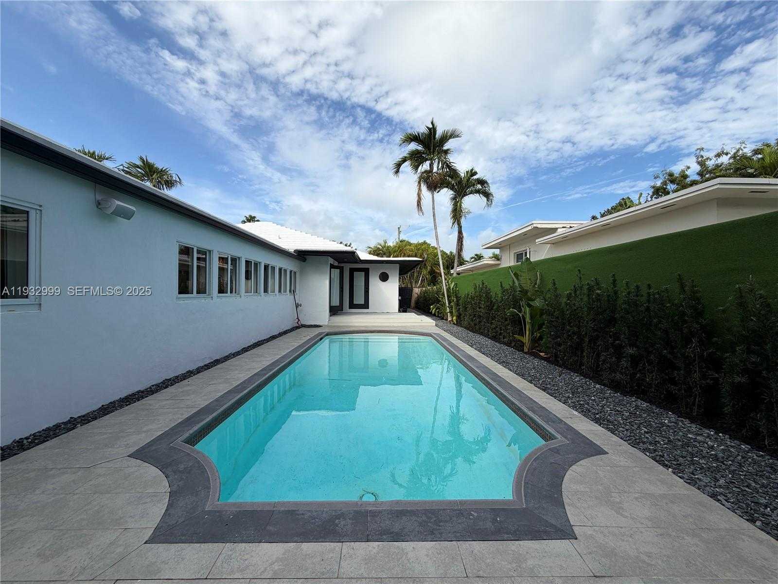 Small Image of 621 WEST DILIDO DR, Miami Beach Number 31