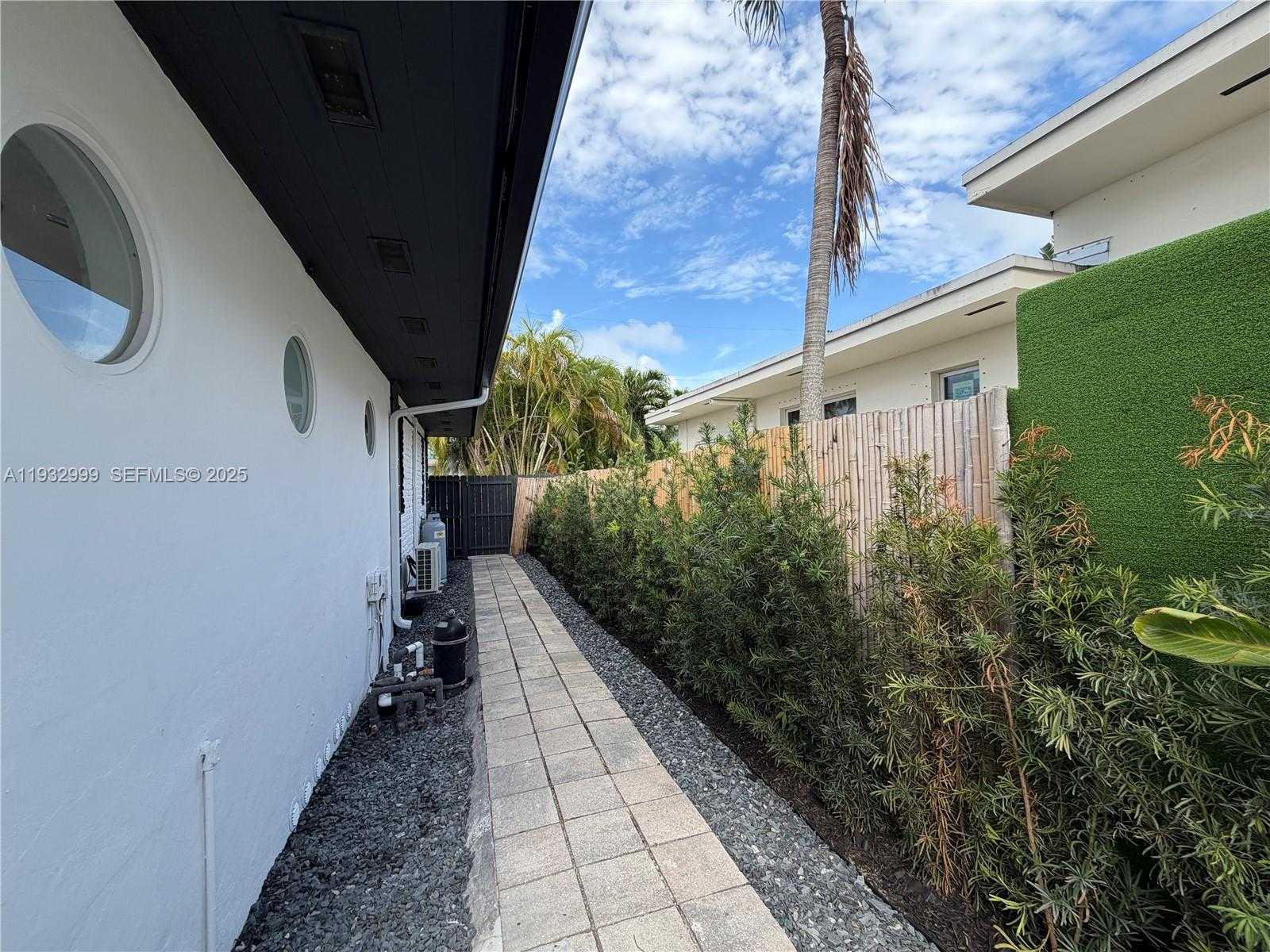 Small Image of 621 WEST DILIDO DR, Miami Beach Number 32