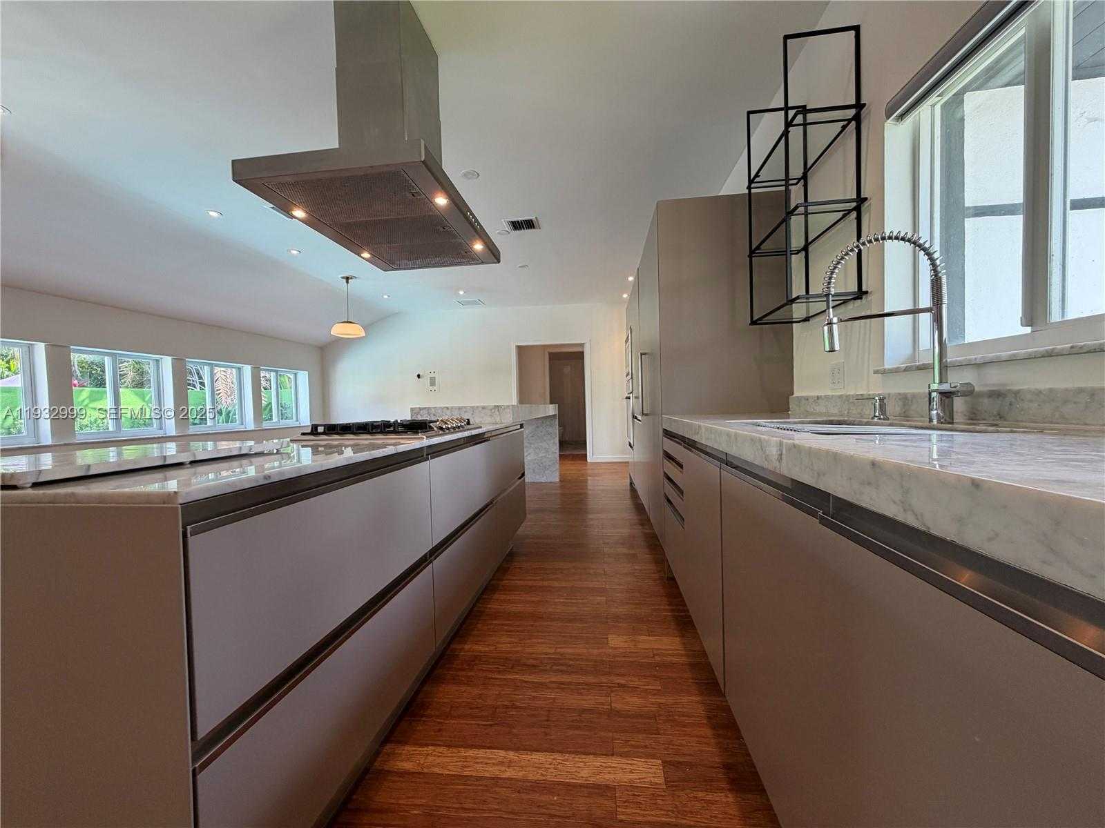 Small Image of 621 WEST DILIDO DR, Miami Beach Number 8