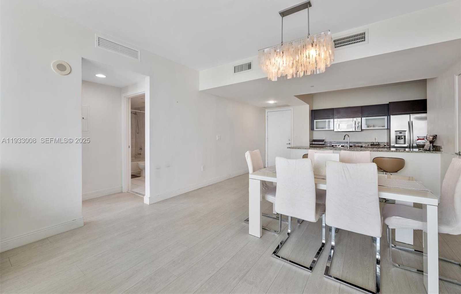 Small Image of 951 BRICKELL AVE #1806, Miami Number 22
