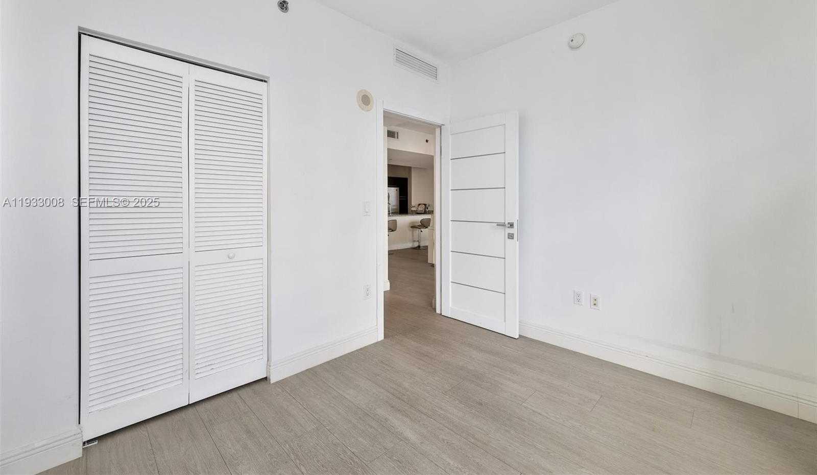 Small Image of 951 BRICKELL AVE #1806, Miami Number 24