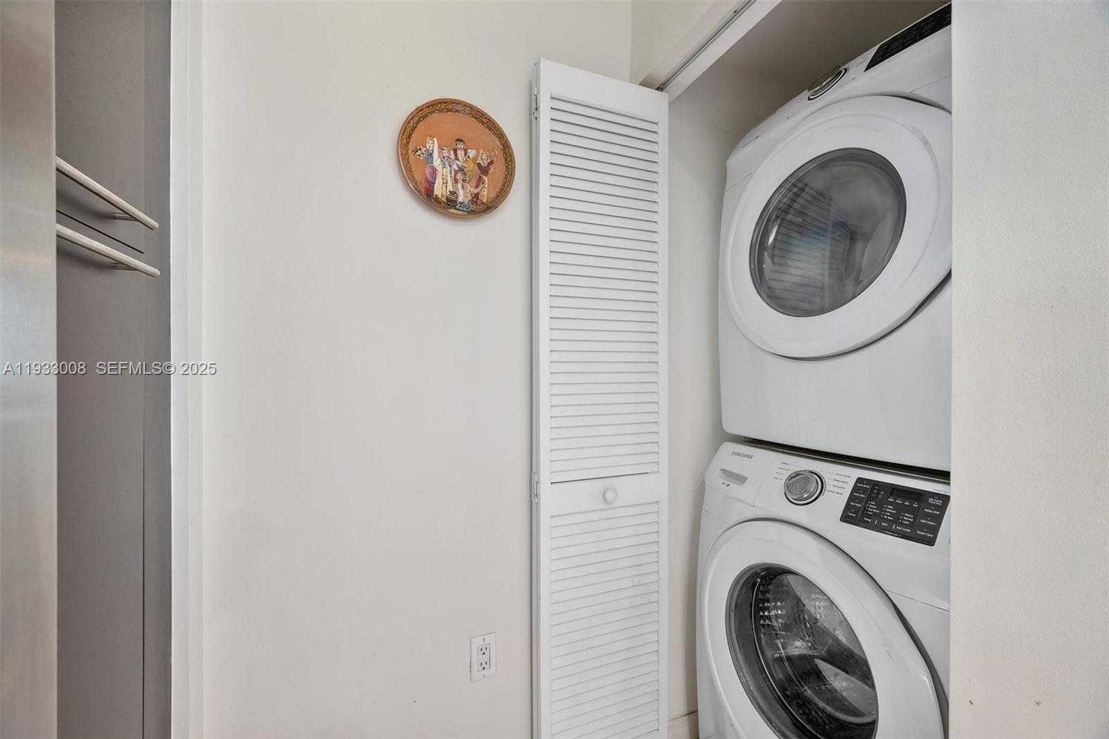 Small Image of 951 BRICKELL AVE #1806, Miami Number 28