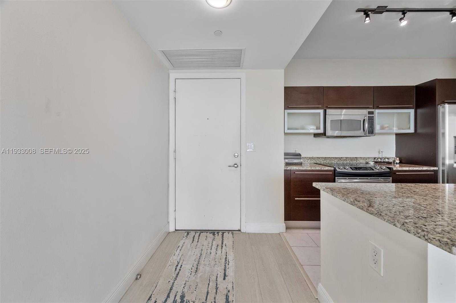 Small Image of 951 BRICKELL AVE #1806, Miami Number 33