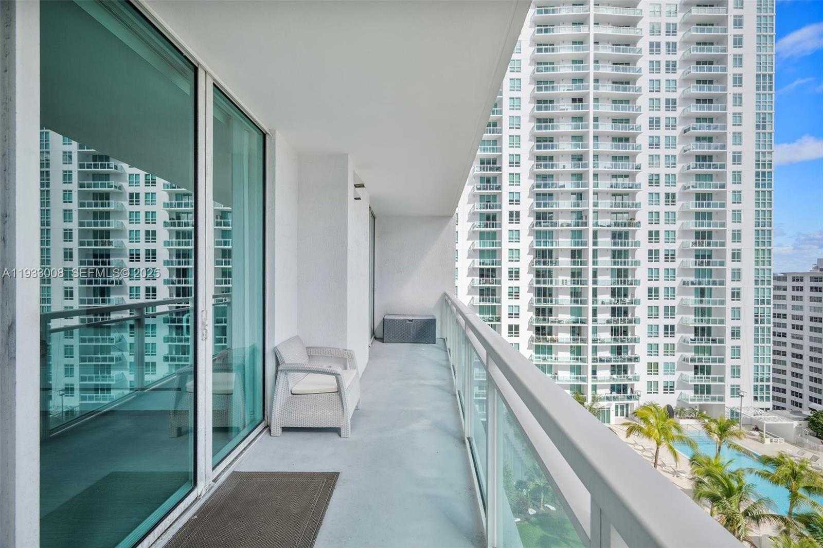 Small Image of 951 BRICKELL AVE #1806, Miami Number 4