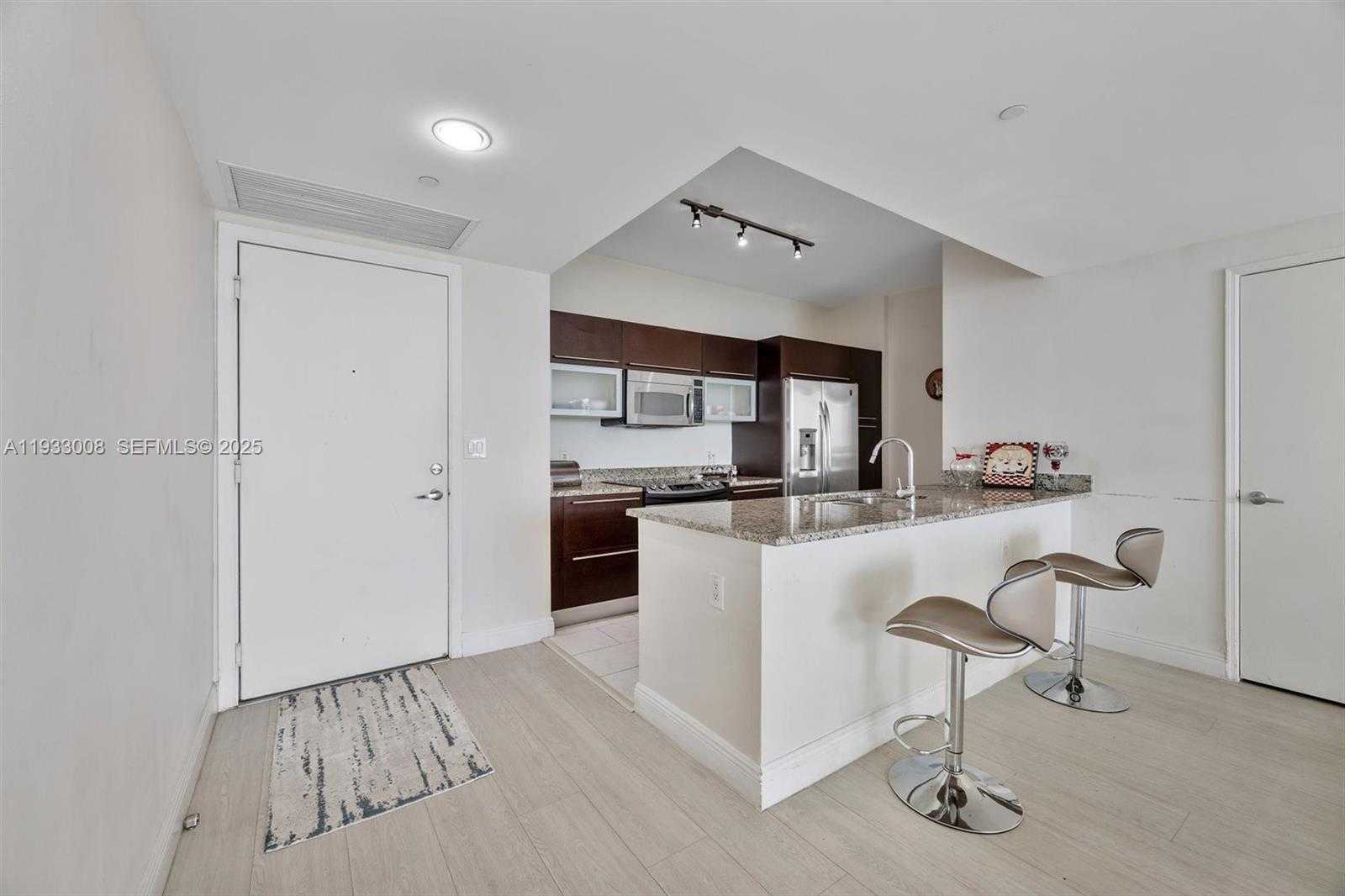 Small Image of 951 BRICKELL AVE #1806, Miami Number 9