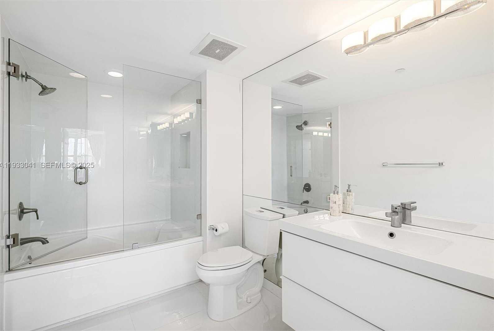 Small Image of 19501 WEST COUNTRY CLUB DR #2307, Aventura Number 16