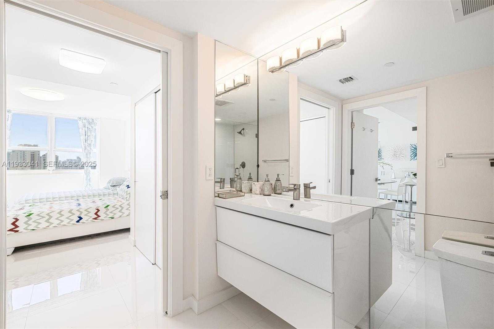 Small Image of 19501 WEST COUNTRY CLUB DR #2307, Aventura Number 20