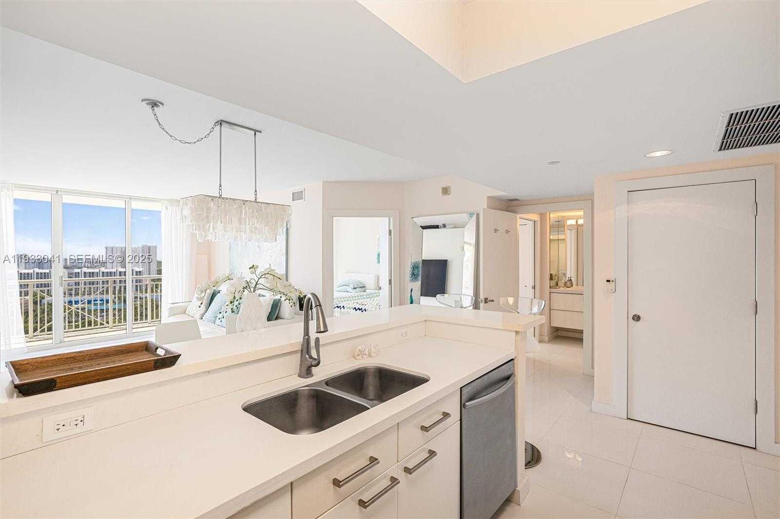 Small Image of 19501 WEST COUNTRY CLUB DR #2307, Aventura Number 5