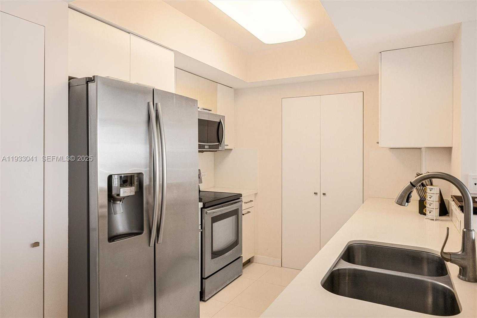 Small Image of 19501 WEST COUNTRY CLUB DR #2307, Aventura Number 6