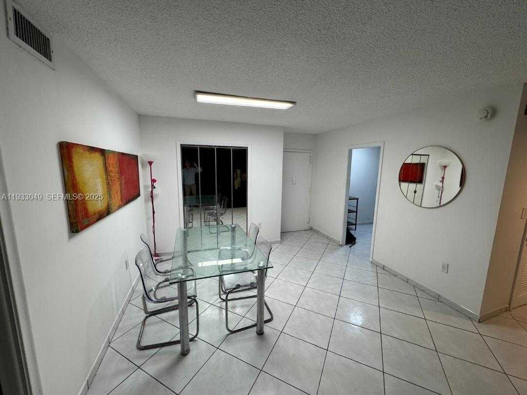 Small Image of 5750 COLLINS AVE #10J, Miami Beach Number 2
