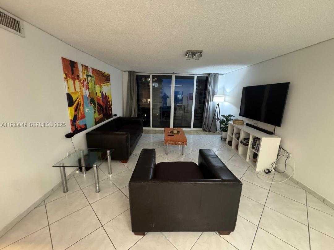 Small Image of 5750 COLLINS AVE #10J, Miami Beach Number 3