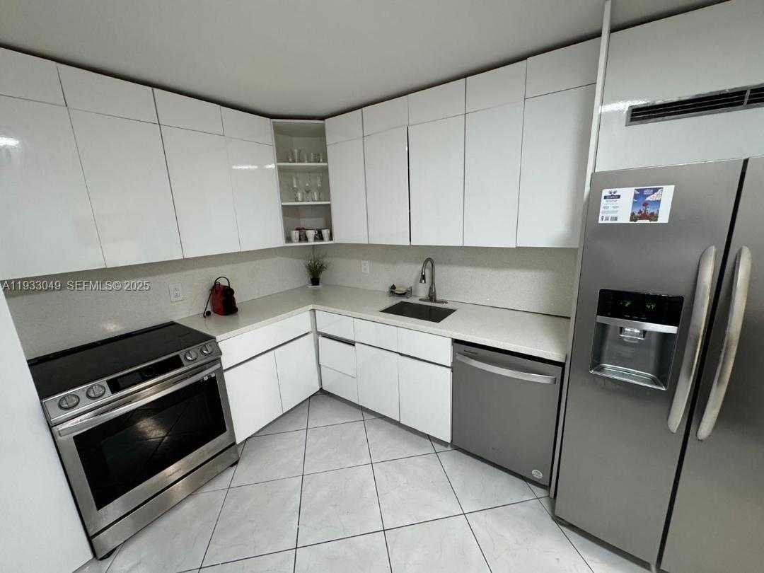 Small Image of 5750 COLLINS AVE #10J, Miami Beach Number 5