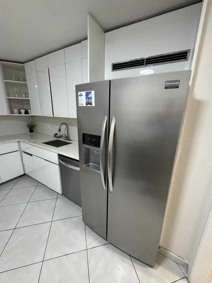 Small Image of 5750 COLLINS AVE #10J, Miami Beach Number 6