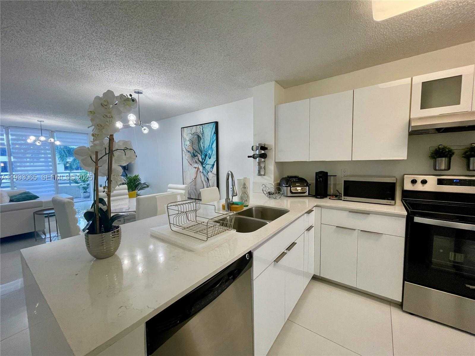 Small Image of 1401 BAY RD #304, Miami Beach Number 10