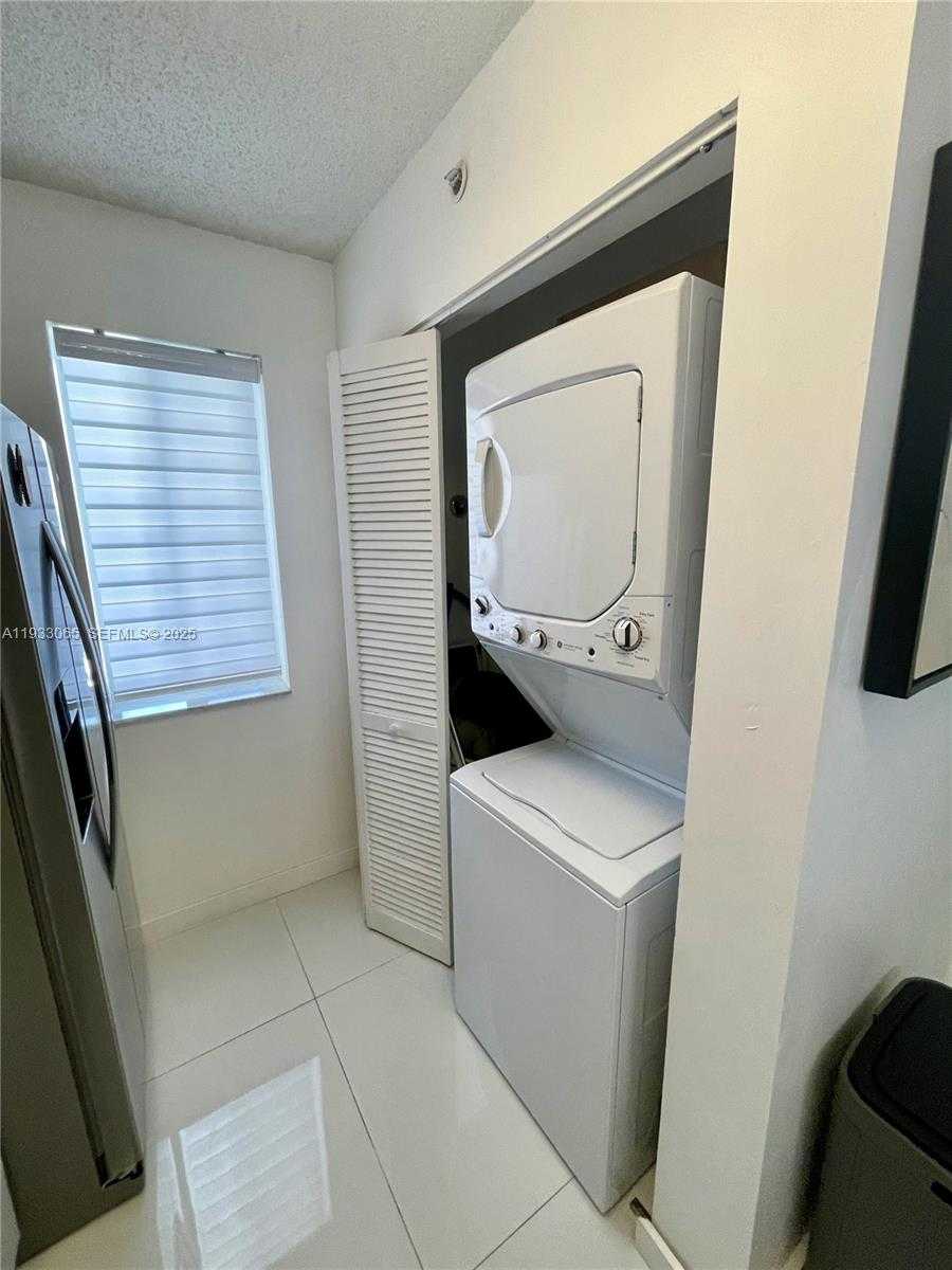 Small Image of 1401 BAY RD #304, Miami Beach Number 12