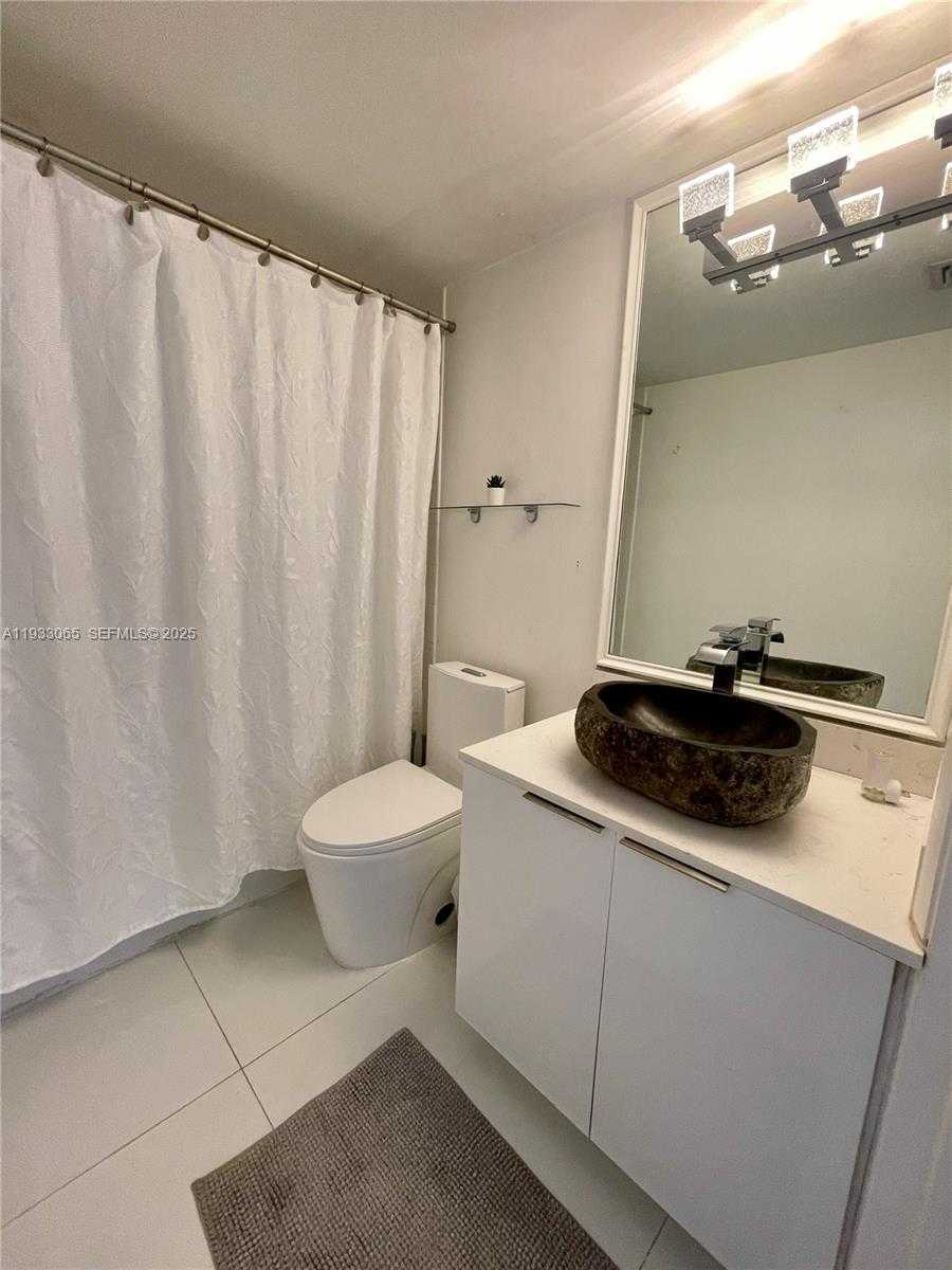 Small Image of 1401 BAY RD #304, Miami Beach Number 20