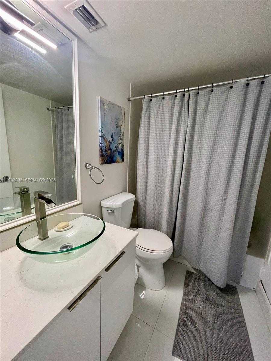 Small Image of 1401 BAY RD #304, Miami Beach Number 22