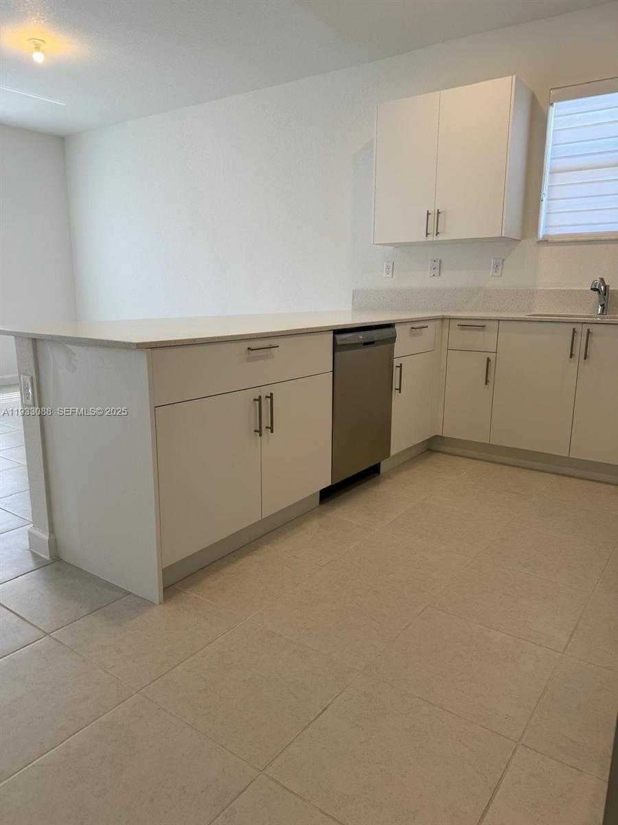 Small Image of Miami Number 16