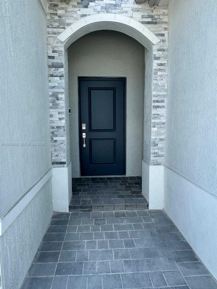 Small Image of Miami Number 4