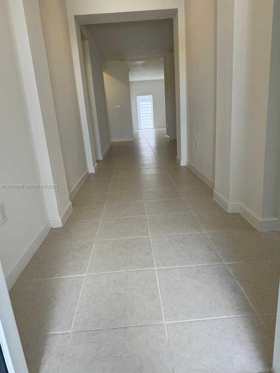 Small Image of Miami Number 5